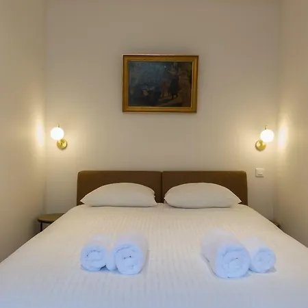 12 Carnot - Daire Beaune (Cote d'Or)