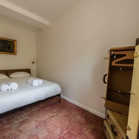 12 Carnot - Daire Beaune (Cote d'Or)