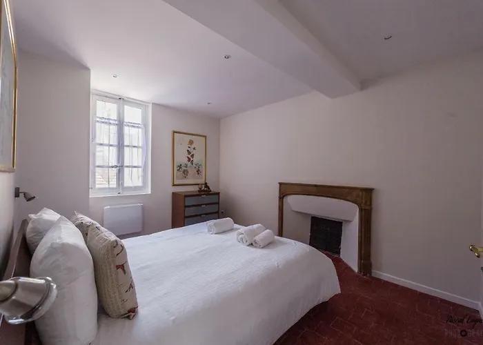 12 Carnot - Апартаменти *